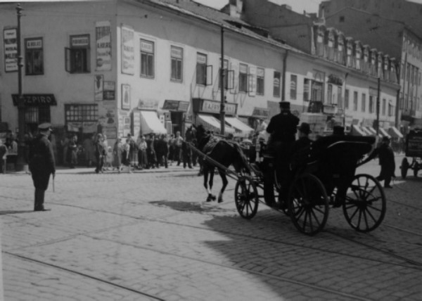 Naroznik ul Nalewki 24 i ul Franciszkanskiej 39